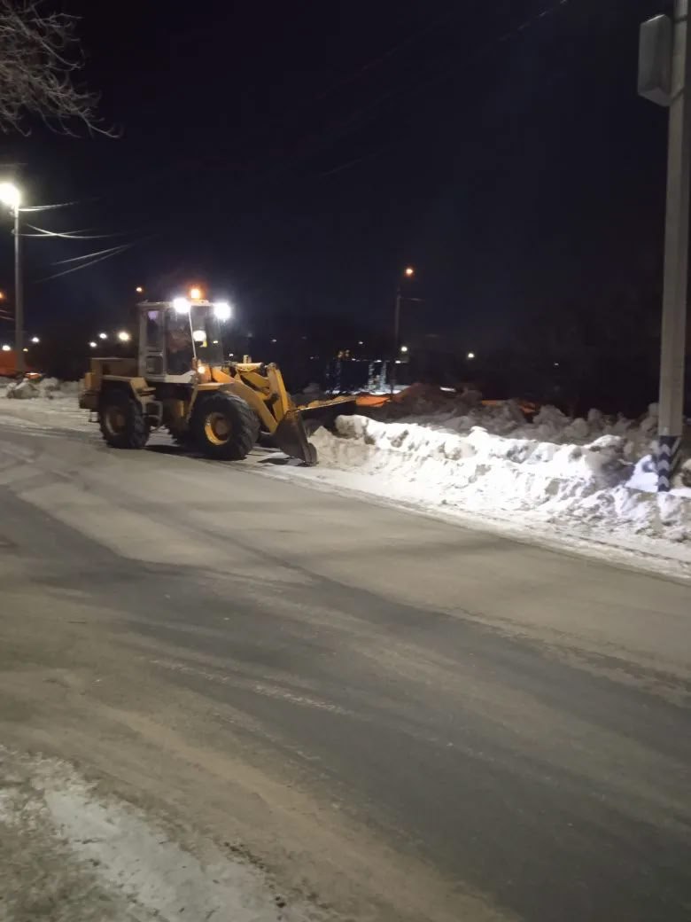 В Балаково продолжается уборка снега В Балаково продолжается уборка снега