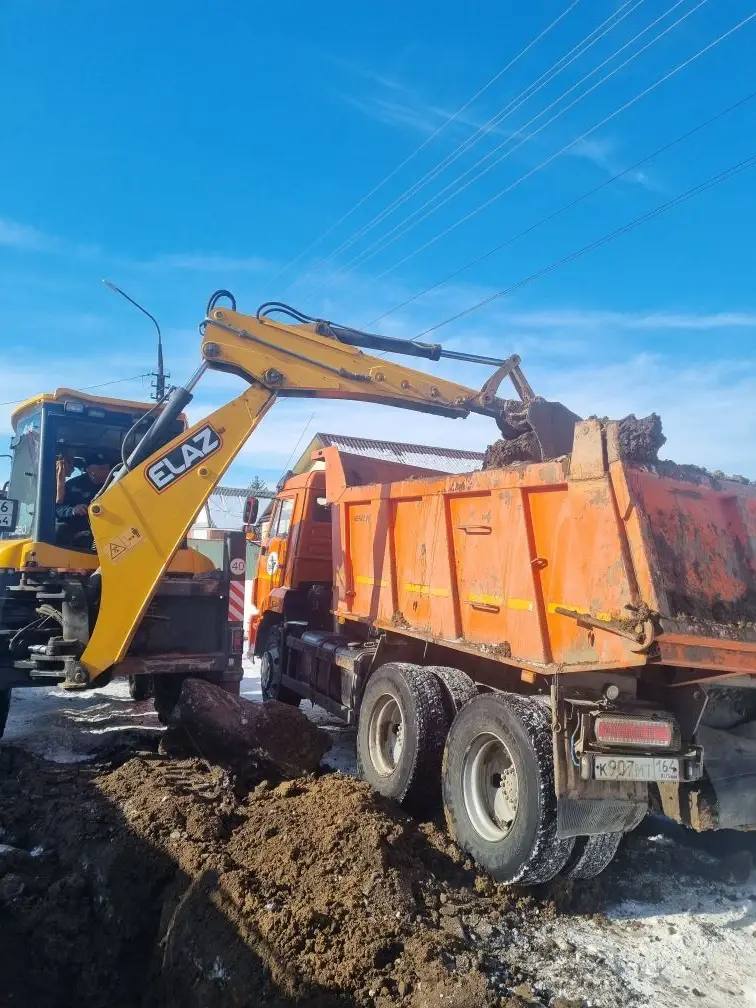 Сегодня сотрудники аварийно-восстановительной бригады МУП «Энгельс-Водоканал» оперативно ликвидировали нештатную ситуацию на водопроводе по улице Невский проезд, в районе дома №8
