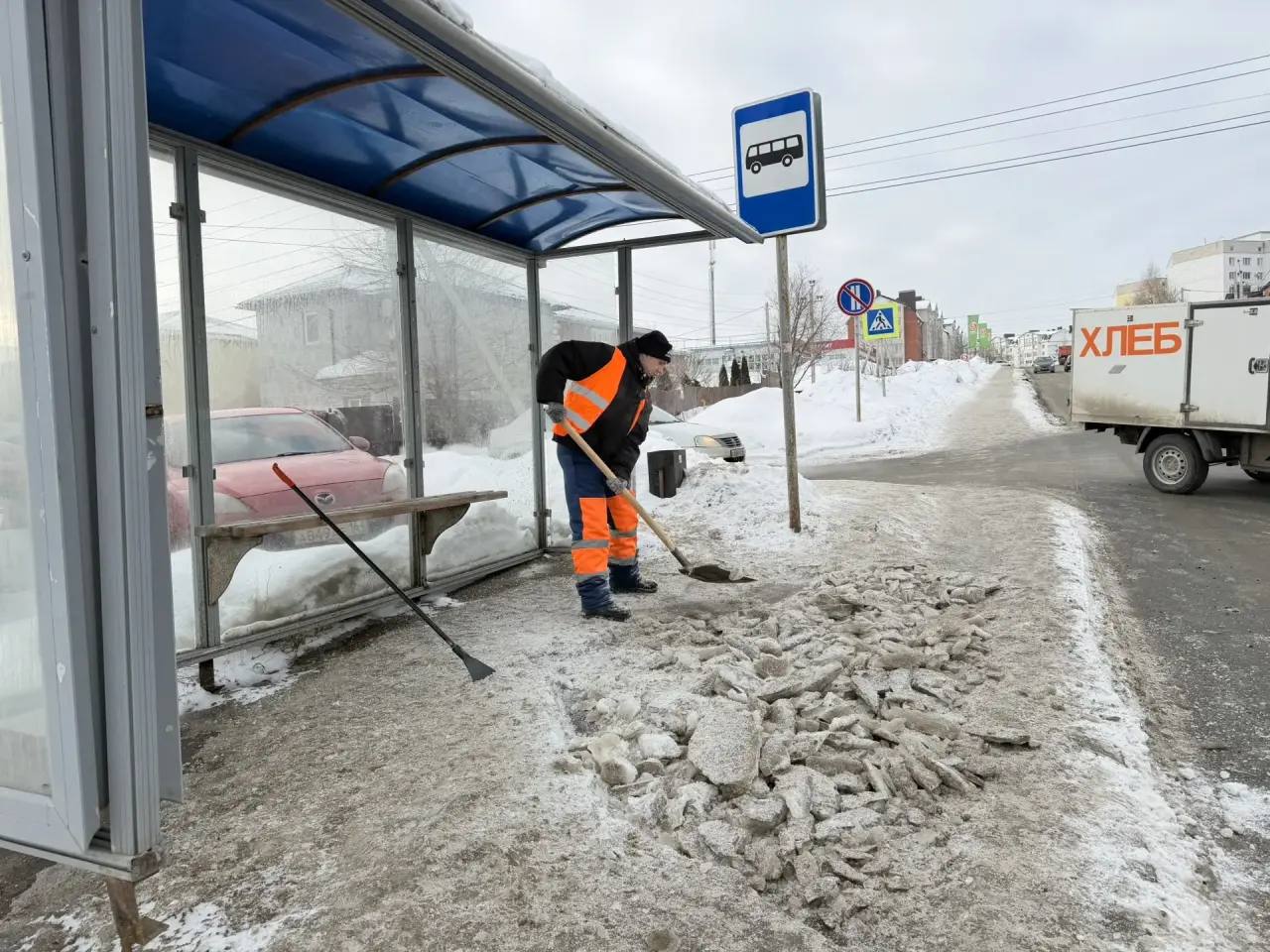 В городе продолжаются плановые работы по уборке снега и наледи В городе продолжаются плановые работы по уборке снега и наледи
