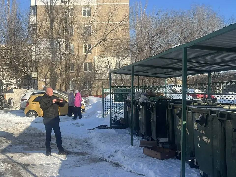 В Саратове продолжается мониторинг состояния дворовых территорий В Саратове продолжается мониторинг состояния дворовых территорий