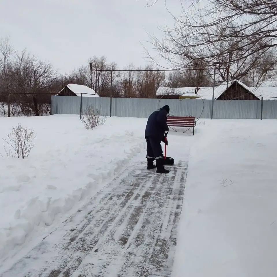 В городе продолжаются плановые работы по уборке снега и наледи В городе продолжаются плановые работы по уборке снега и наледи