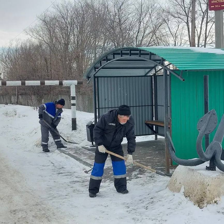 В городе продолжаются плановые работы по уборке снега и наледи В городе продолжаются плановые работы по уборке снега и наледи
