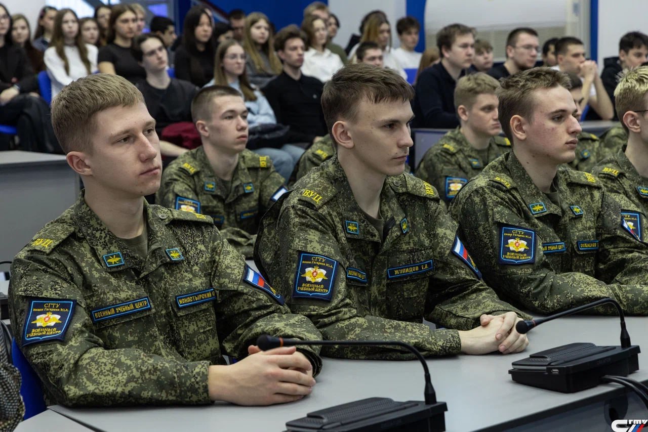 Военкор НТВ встретился с молодежью Саратова Военкор НТВ встретился с молодежью Саратова