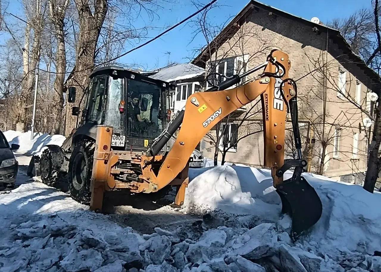 В городе продолжаются плановые работы по уборке снега и наледи В городе продолжаются плановые работы по уборке снега и наледи