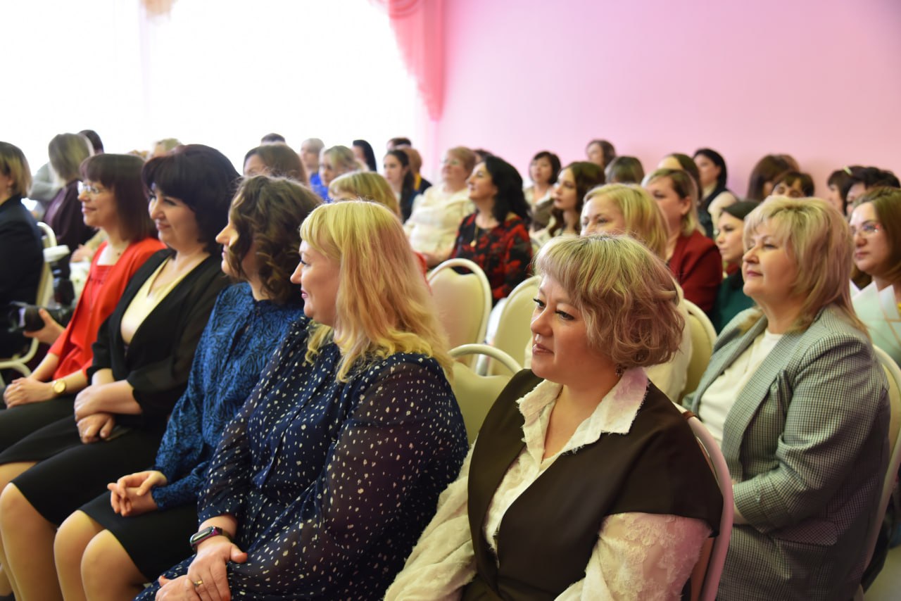 Сегодня состоялась торжественная церемония награждения финалистов и победителей конкурса "Воспитатель года 2026" Сегодня состоялась торжественная церемония награждения финалистов и победителей конкурса "Воспитатель года 2026"