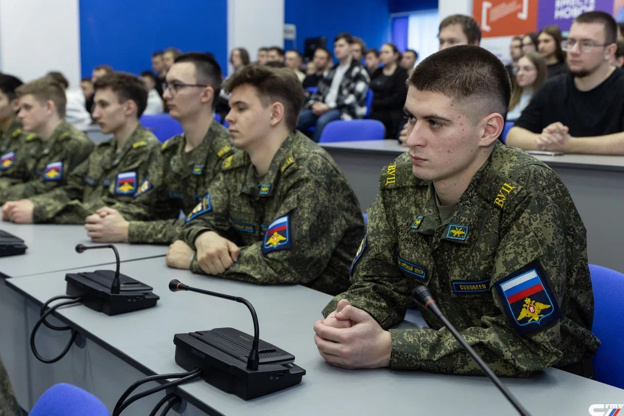 Военкор НТВ встретился с молодежью Саратова Военкор НТВ встретился с молодежью Саратова