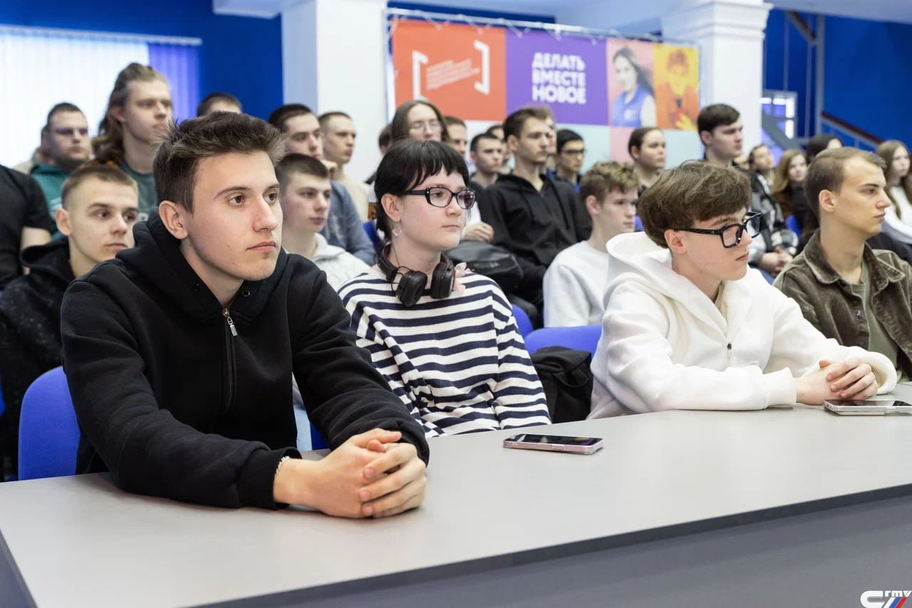 Военкор НТВ встретился с молодежью Саратова Военкор НТВ встретился с молодежью Саратова