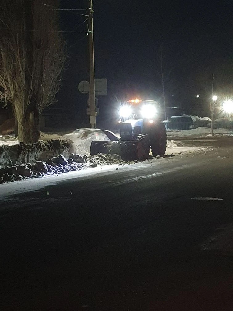 В Балаково круглосуточно убирают снег В Балаково круглосуточно убирают снег