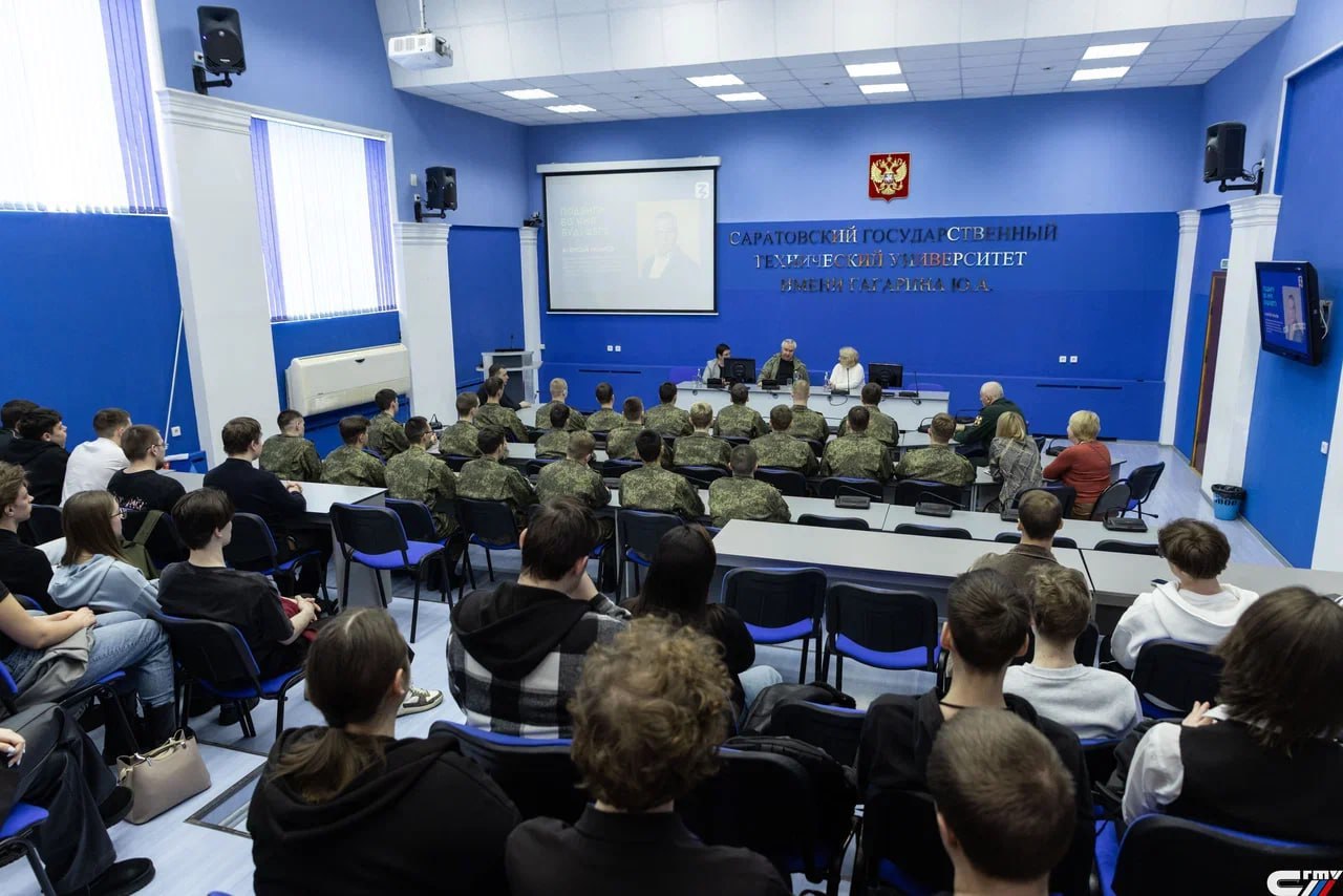 Военкор НТВ встретился с молодежью Саратова Военкор НТВ встретился с молодежью Саратова