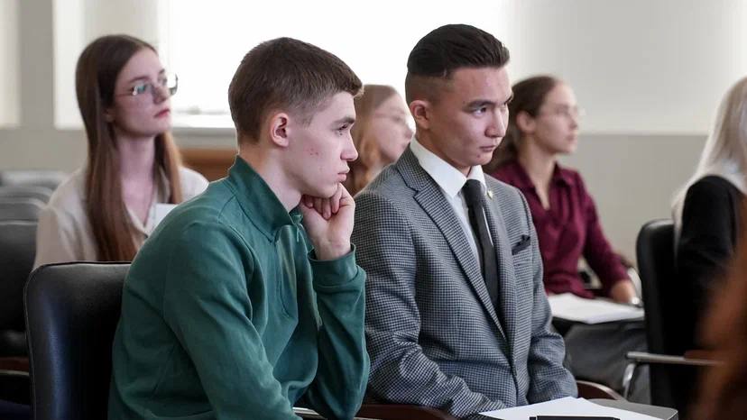 Восемь студенческих команд состязались в «Парламентских дебатах» Интеллектуальной олимпиады ПФО Восемь студенческих команд состязались в «Парламентских дебатах» Интеллектуальной олимпиады ПФО