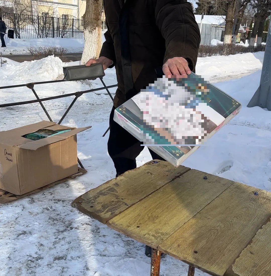 В Энгельсе пресекают несанкционированную торговлю В Энгельсе пресекают несанкционированную торговлю