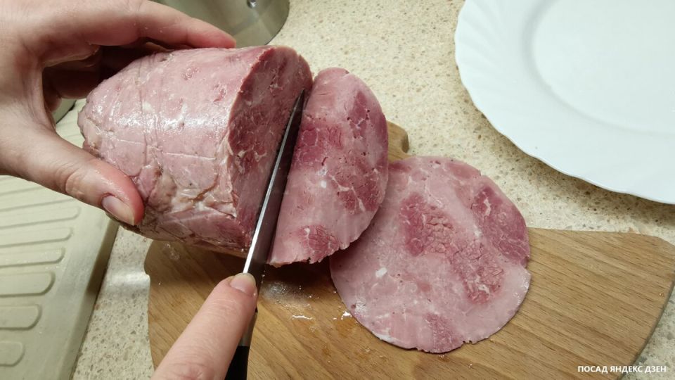 Как сделать домашнюю колбасу с перцем и оливками: простой рецепт с удивительным вкусом