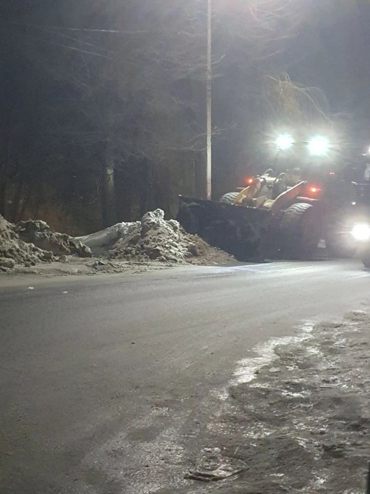 В Балаково круглосуточно убирают снег В Балаково круглосуточно убирают снег