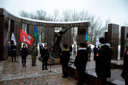 Саратовцы почтили память героически погибших псковских десантников
