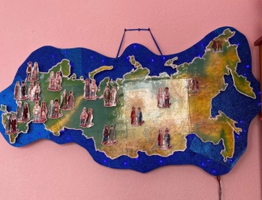 «Россия – симфония народов»: в центре соцобслуживания Хвалынского района прошел мастер-класс по изготовлению панно