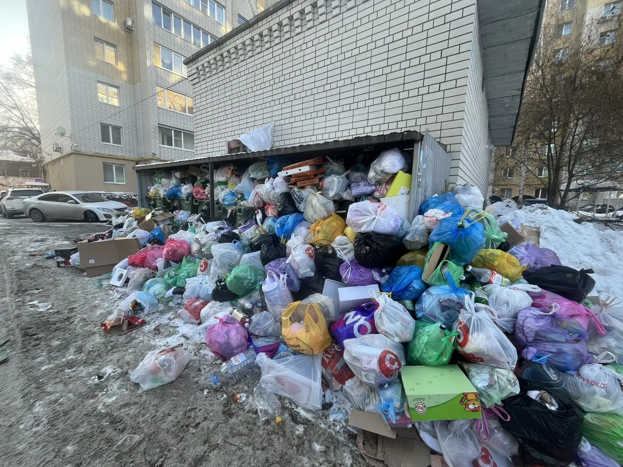 Мэрия потребовала освободить от мусора площадки на Шелковичной Мэрия потребовала освободить от мусора площадки на Шелковичной