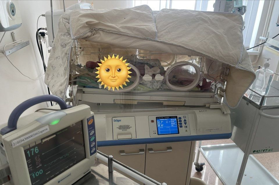 Энгельсские медики спасли малыша весом 860 граммов, родившегося в машине скорой помощи