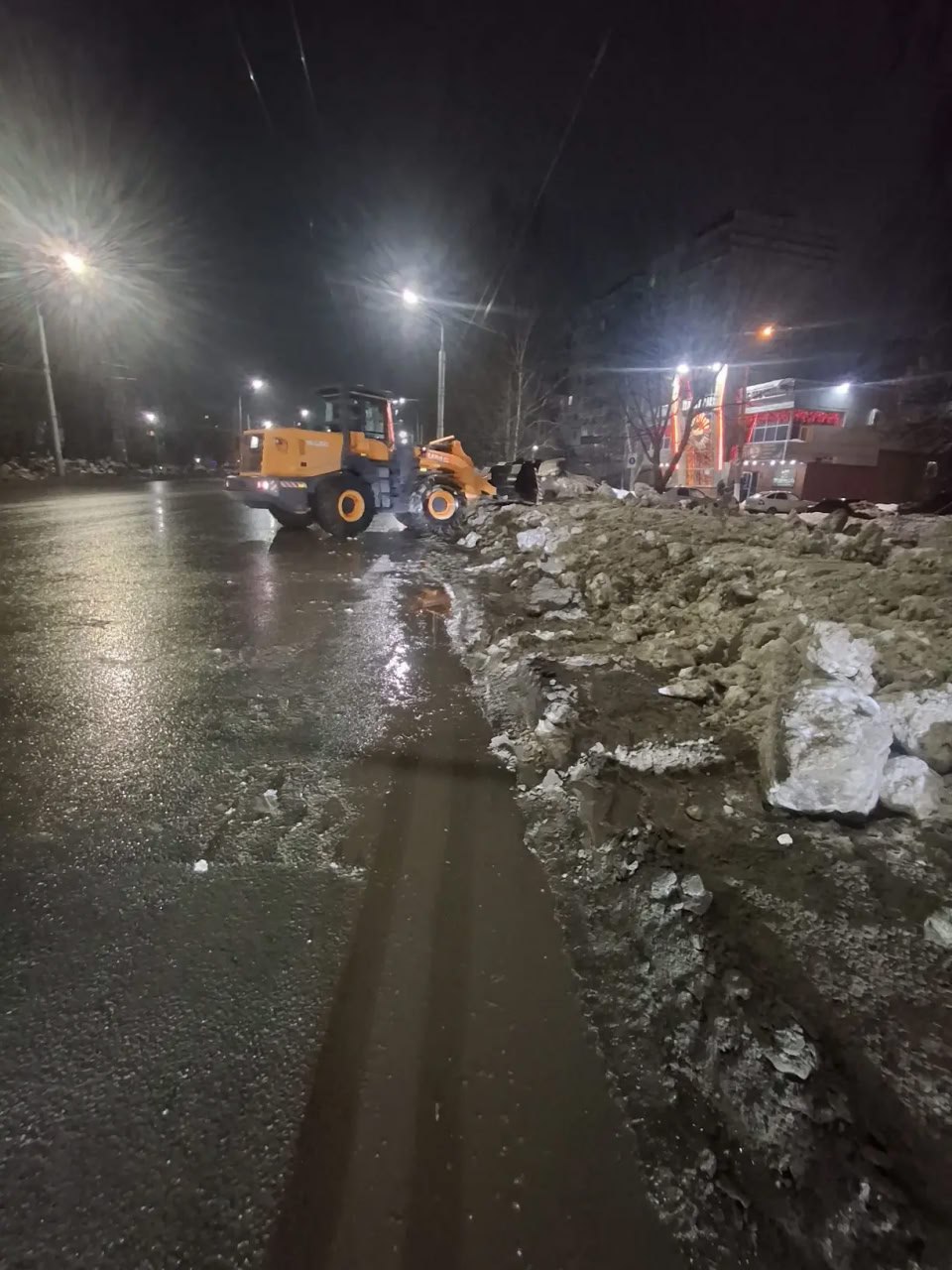 В Балаково продолжаются работы по благоустройству