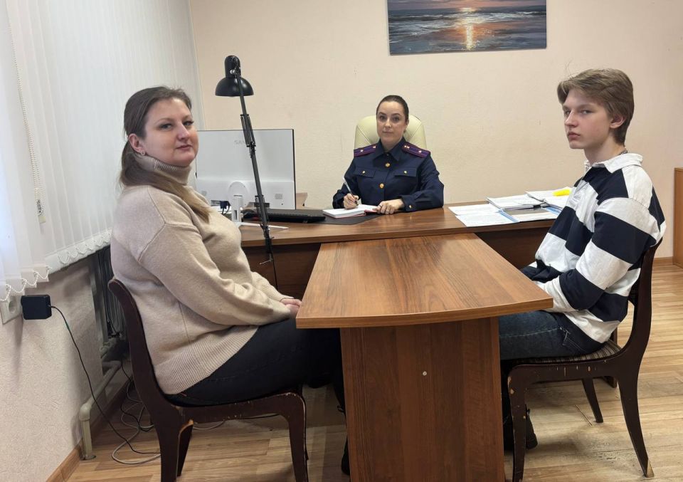 В Балаково сотрудниками следственного управления проведена встреча с семьей юного героя Отечества, награжденного Председателем Следственного комитета Российской Федерации