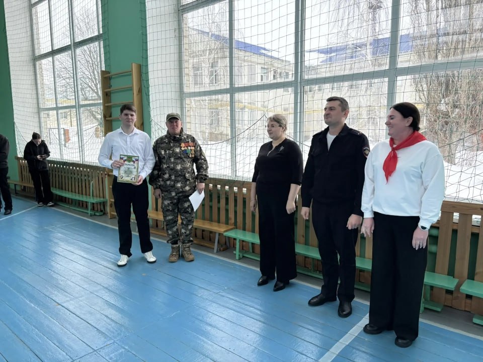 Сотрудники транспортной полиции города Ртищево выступили в роли жюри в смотре строя и строевой песни Сотрудники транспортной полиции города Ртищево выступили в роли жюри в смотре строя и строевой песни