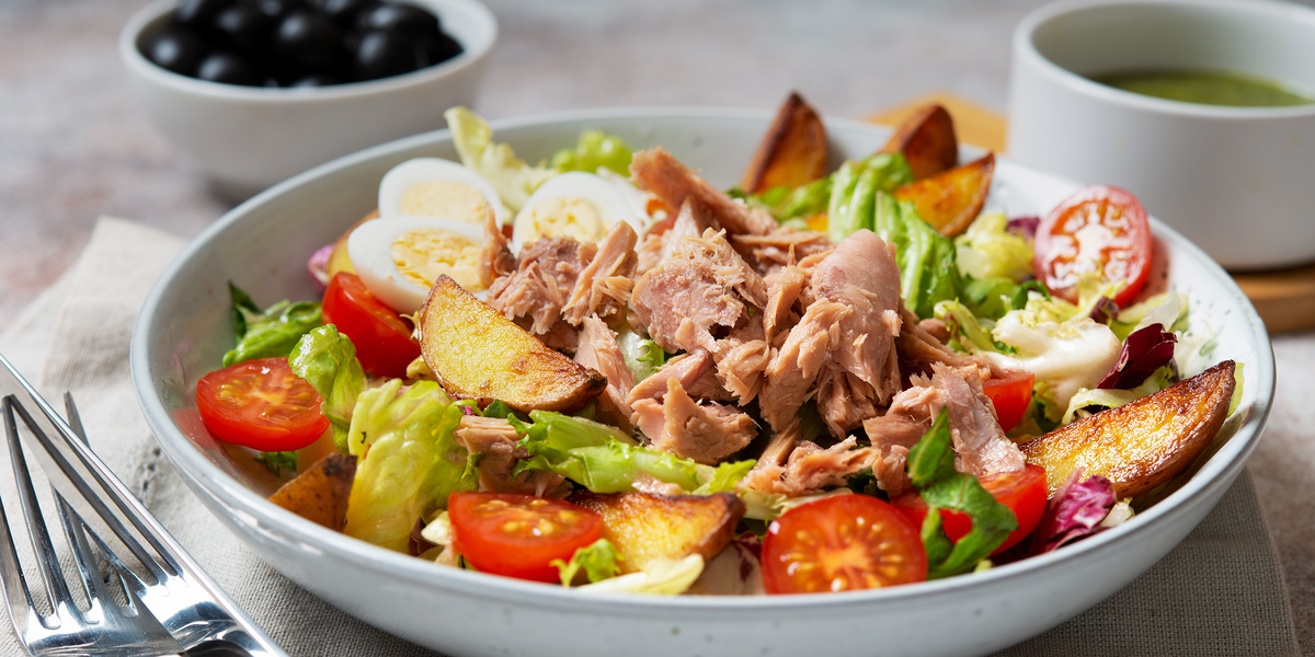 Сытный салат с тунцом: идеальный выбор для 23 февраля