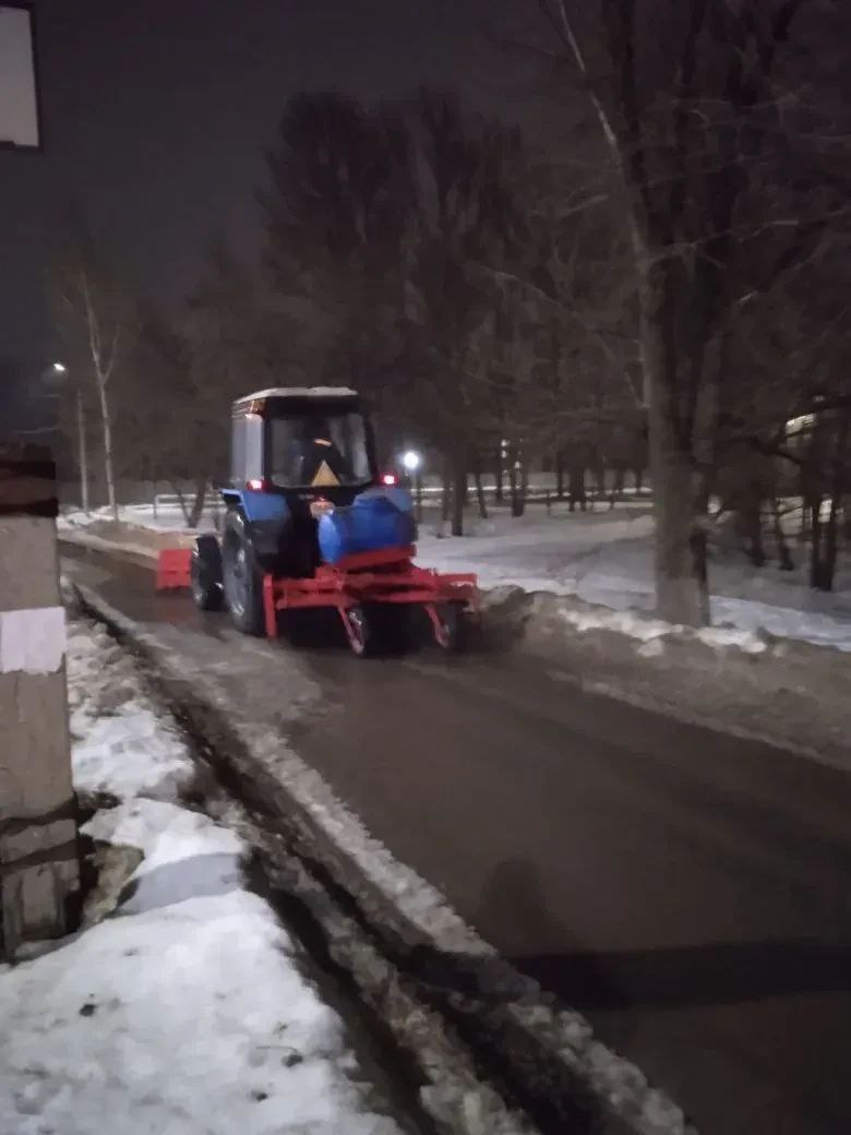 Коммунальные службы ведут работы по откачке талых вод с улиц города Балаково Коммунальные службы ведут работы по откачке талых вод с улиц города Балаково