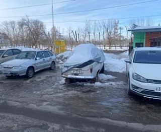 Владельцы в Энгельсе добровольно убрали четыре брошенных автомобиля