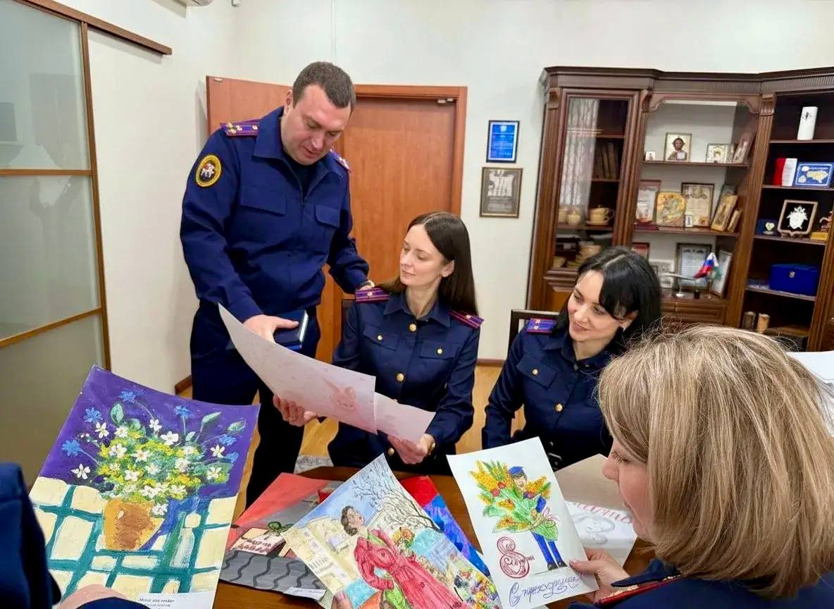 В следственном управлении завершился конкурс детских рисунков, приуроченный ко Дню защитника Отечества и Международному женскому дню В следственном управлении завершился конкурс детских рисунков, приуроченный ко Дню защитника Отечества и Международному женскому дню