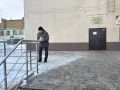 В связи с неустойчивыми погодными условиями в городе усилена работа по очистке территорий и кровель зданий от снега и наледи