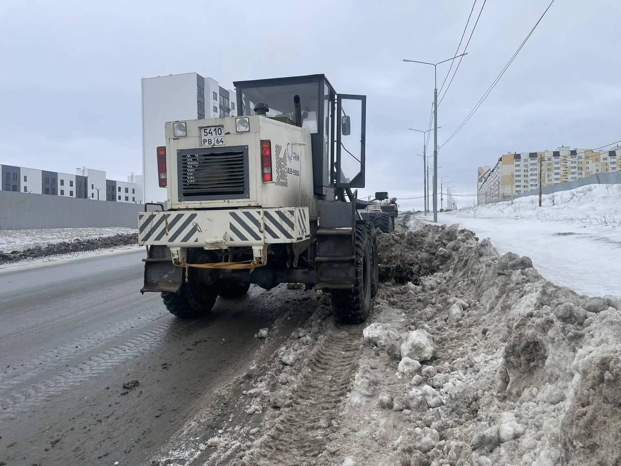 В городе продолжаются плановые работы по уборке снега и наледи В городе продолжаются плановые работы по уборке снега и наледи