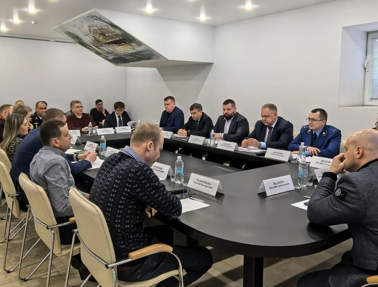 Начальник отдела прокуратуры Саратовской области Артур Воеводин принял участие в заседании рабочей группы по вопросу регулирования розничной торговли алкогольной продукцией Начальник отдела прокуратуры Саратовской области Артур Воеводин принял участие в заседании рабочей группы по вопросу регулирования розничной торговли алкогольной продукцией