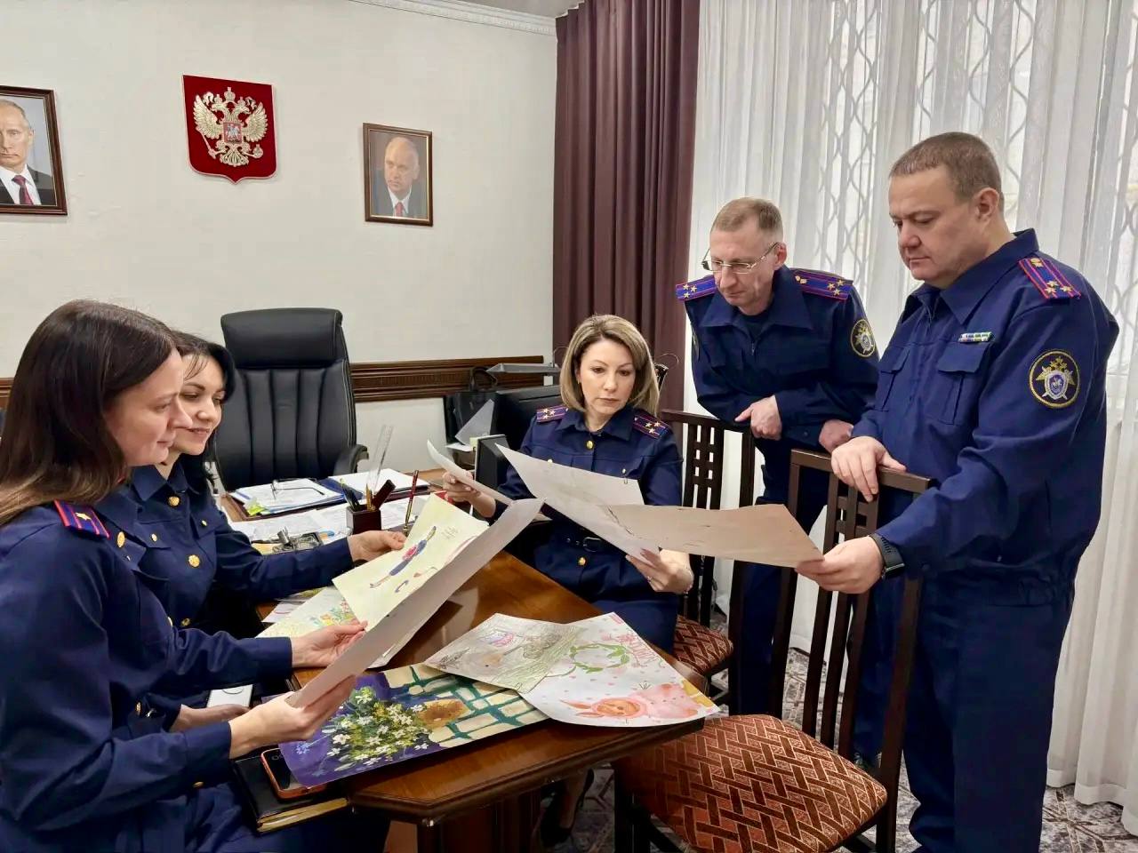 В следственном управлении завершился конкурс детских рисунков, приуроченный ко Дню защитника Отечества и Международному женскому дню В следственном управлении завершился конкурс детских рисунков, приуроченный ко Дню защитника Отечества и Международному женскому дню