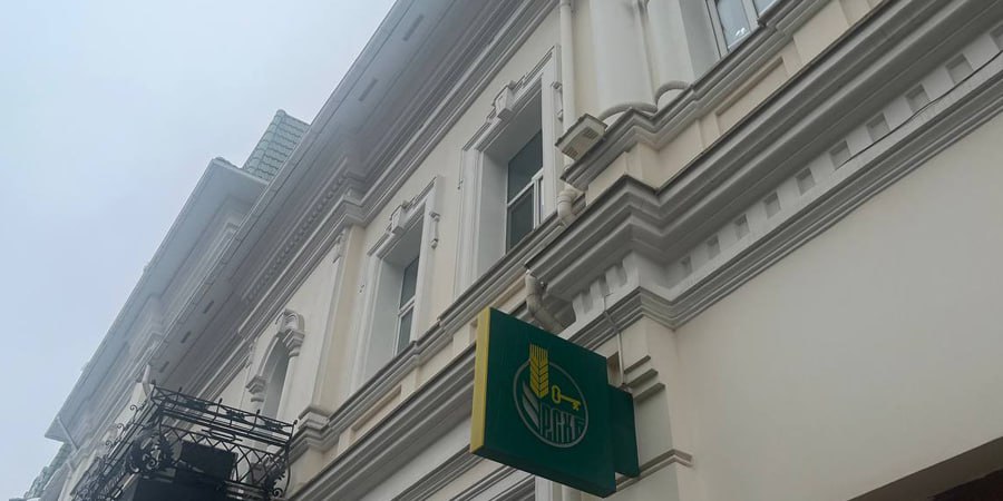 Возбуждено уголовное дело после падения льда на женщину с крыши галереи «Каштан»