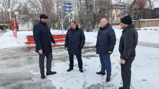 Сегодня вместе с главой города Михаилом Усталовым посетили набережную у моста Победы