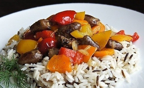 Куриные сердечки с овощами: быстро и вкусно