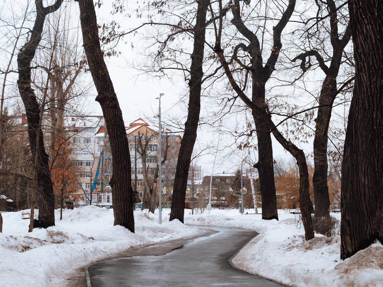 По этому городу гулять можно бесконечно долго По этому городу гулять можно бесконечно долго