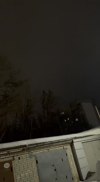 Два майора: Массированная атака БПЛА над Саратовом и Энгельсом отражается ПВО