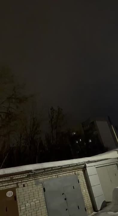 Три человека пострадали во время атаки БПЛА в Саратовской области, сообщил губернатор