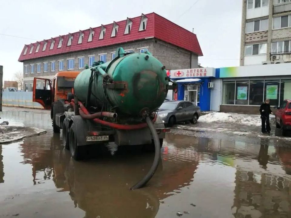 В межсезонье, когда наблюдаются значительные колебания температур и выпадают осадки, проводятся плановые работы по поддержанию улично-дорожной сети