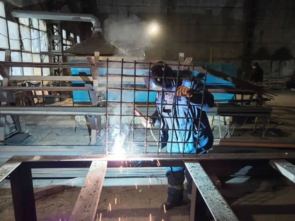 Специалисты МУП «Водосток» продолжают очистку ливневых сетей