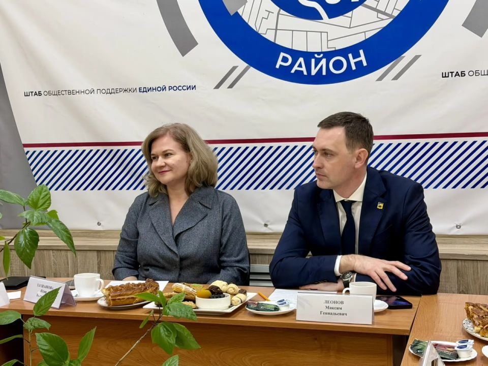 В преддверии Международного женского дня вместе с председателем Собрания депутатов Энгельсского района, главой МО г. Энгельс Юлией Таушанковой встретились с волонтерами