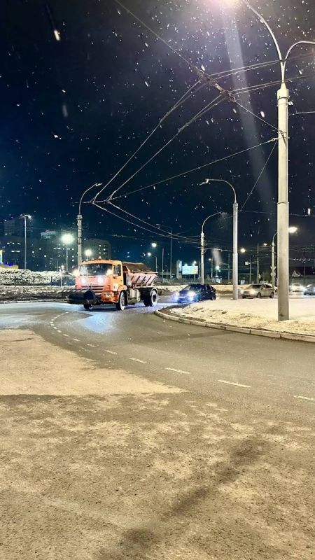 В связи с осадками наши комбинированные дорожные машины снова вышли на линию