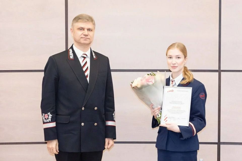 Женщины в неженский профессиях: Стать помощником машиниста поезда - дело серьёзное и ответственное