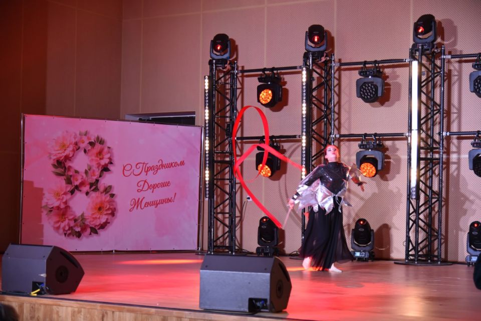 В новом Быково-Отрогском Доме культуре прошел праздничный концерт