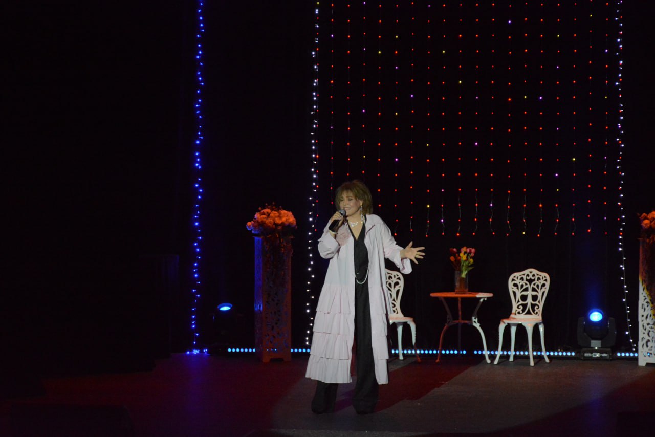 Праздничный концерт для прекрасных дам в Городском центре искусств Праздничный концерт для прекрасных дам в Городском центре искусств