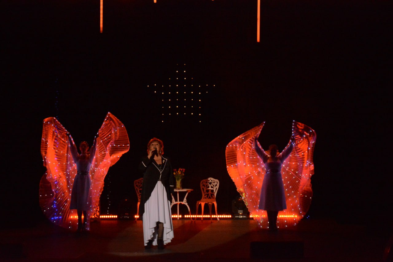 Праздничный концерт для прекрасных дам в Городском центре искусств Праздничный концерт для прекрасных дам в Городском центре искусств