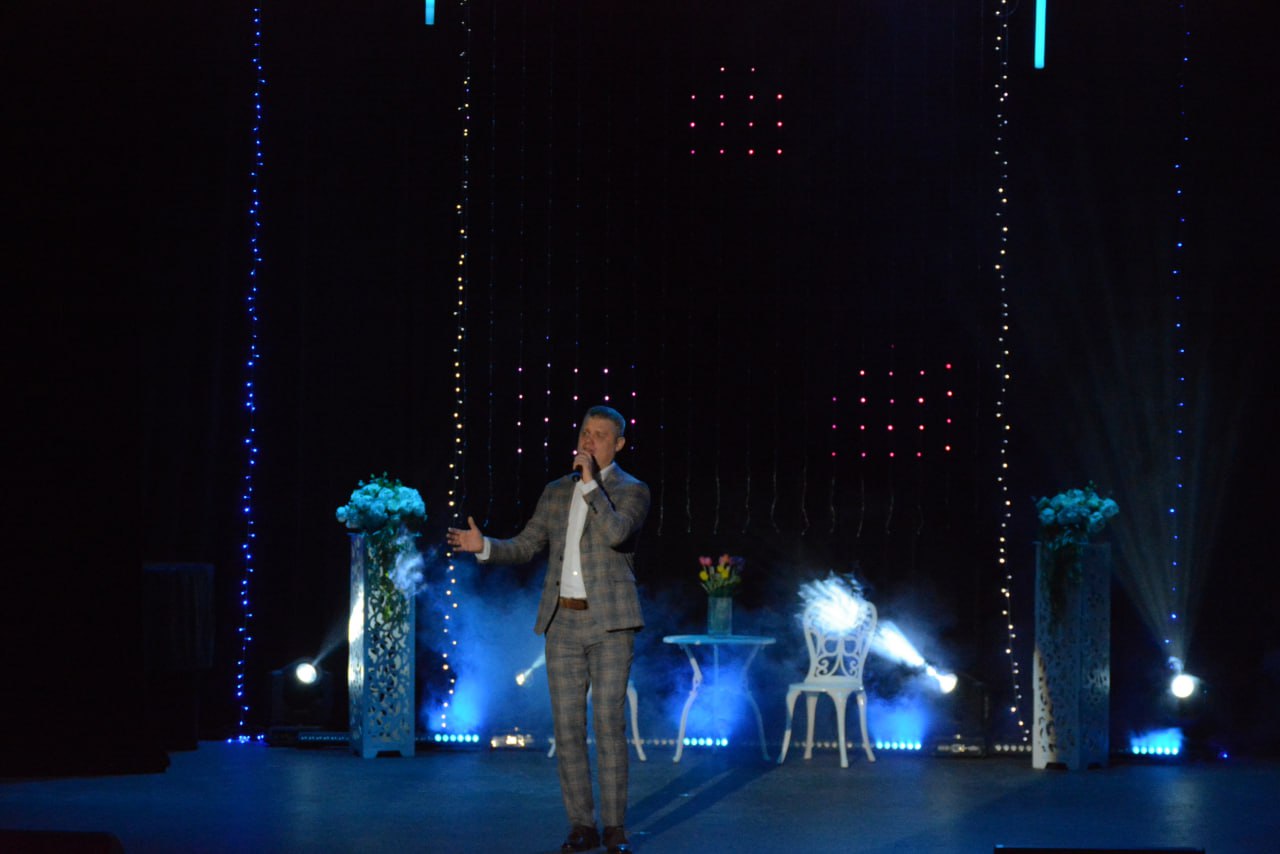 Праздничный концерт для прекрасных дам в Городском центре искусств Праздничный концерт для прекрасных дам в Городском центре искусств