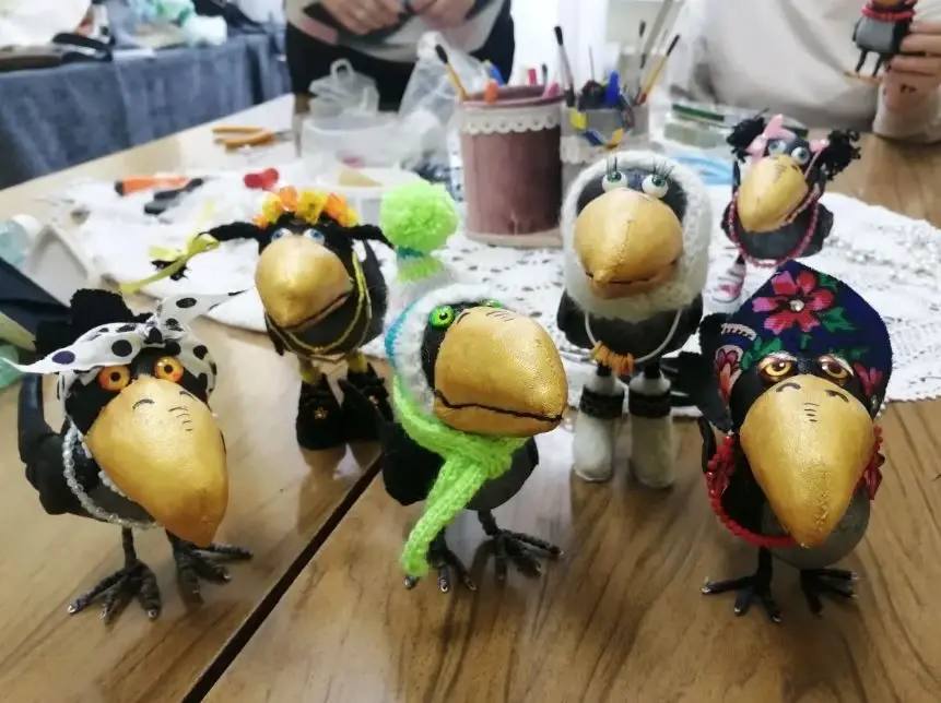 Технику «Грунтованный текстиль» осваивают пенсионеры Энгельса