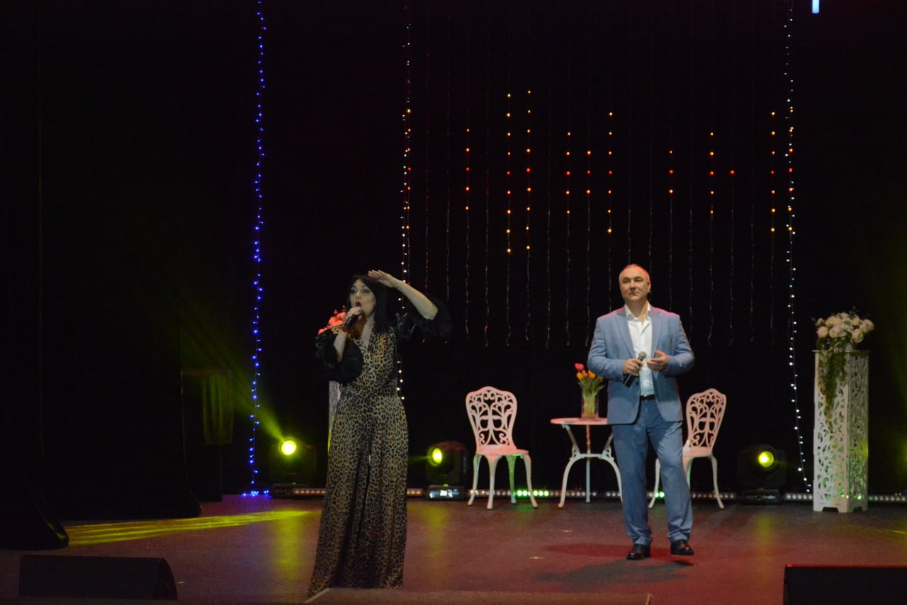 Праздничный концерт для прекрасных дам в Городском центре искусств Праздничный концерт для прекрасных дам в Городском центре искусств