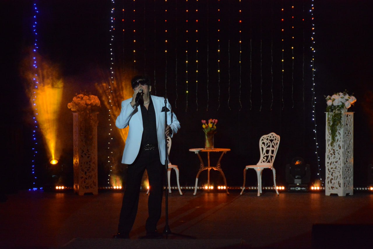 Праздничный концерт для прекрасных дам в Городском центре искусств Праздничный концерт для прекрасных дам в Городском центре искусств